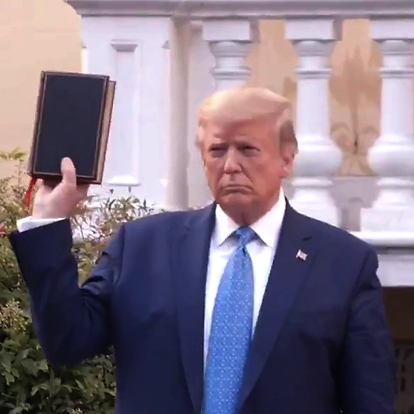Trump Signs Executive Order Forcing Truck Drivers To Speak Proficient English